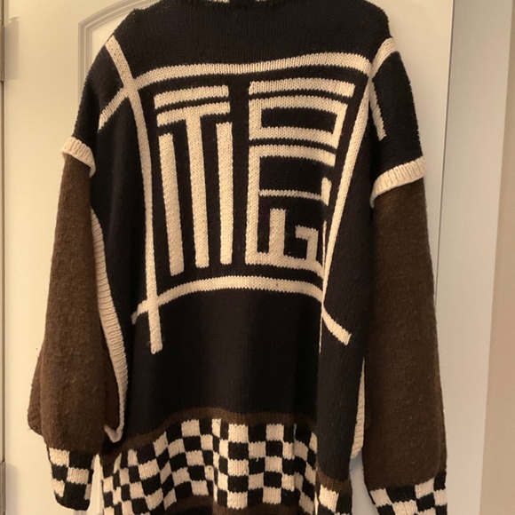 Hand crafted, one of a kind, thick knit Cardigan - Picture 2 of 6